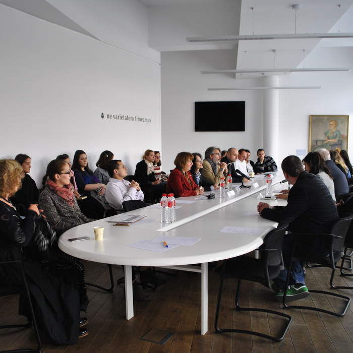 4_700x700_crop_478b24840a