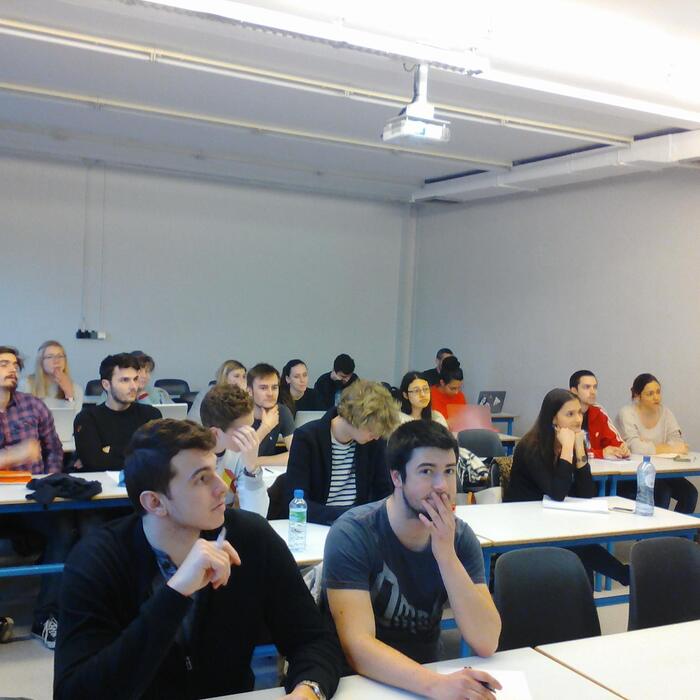 etudiants-ulb_700x700_crop_478b24840a