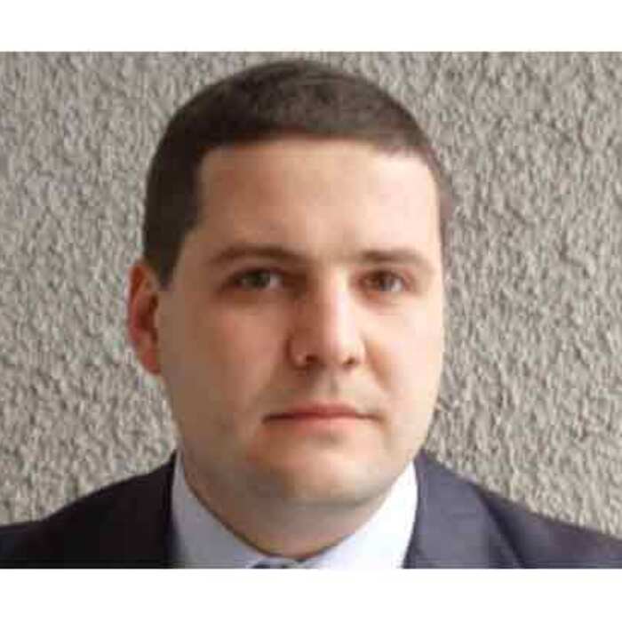 avramov_700x700_crop_478b24840a