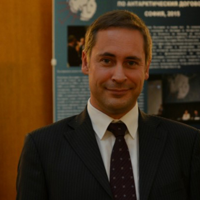 nova-republika_700x700_crop_478b24840a