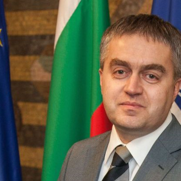 vladimir-shopov_700x700_crop_478b24840a