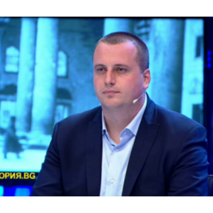 aleksandr-stoyanov_700x700_crop_478b24840a