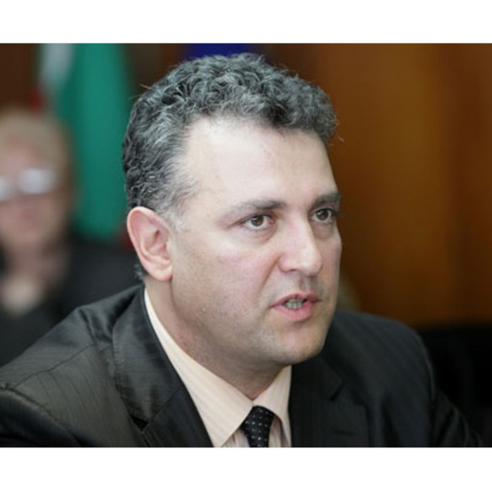 valentin2-money-bg_700x700_crop_478b24840a