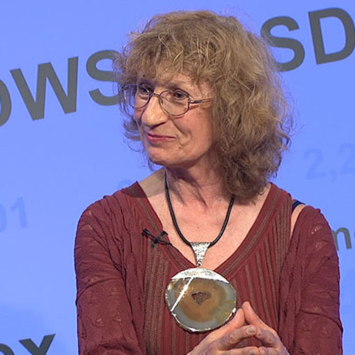 anna-krusteva-bloomberg-tv_700x700_crop_478b24840a