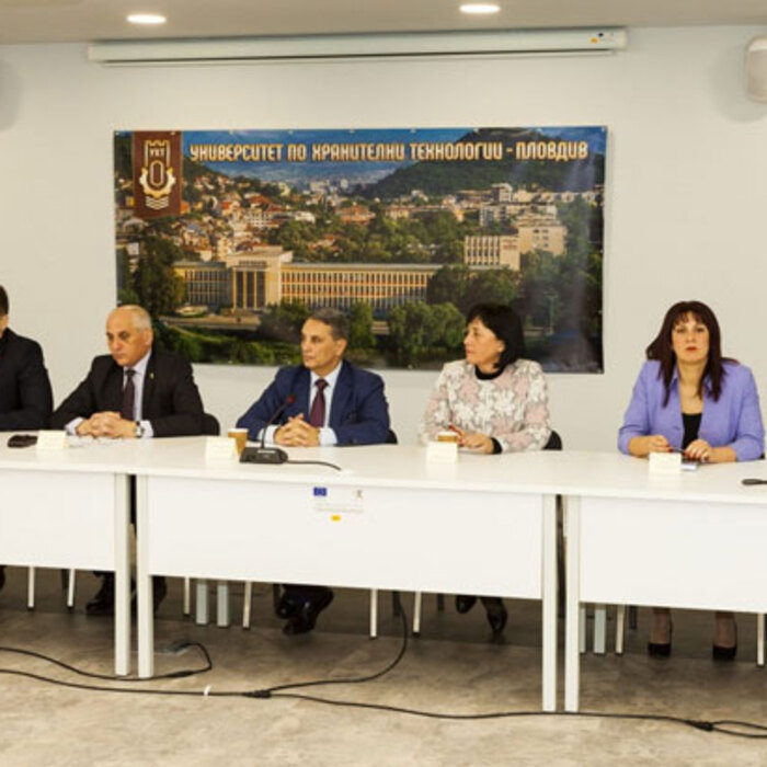 noviqt-rektor_700x700_crop_478b24840a