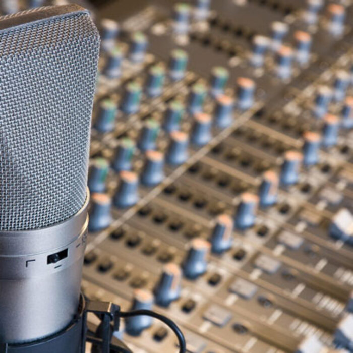 microphone-bnr_700x700_crop_478b24840a
