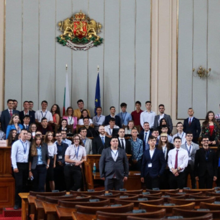 7e90ee260bf31f1c1f9809dbe798b3fc_700x700_crop_478b24840a