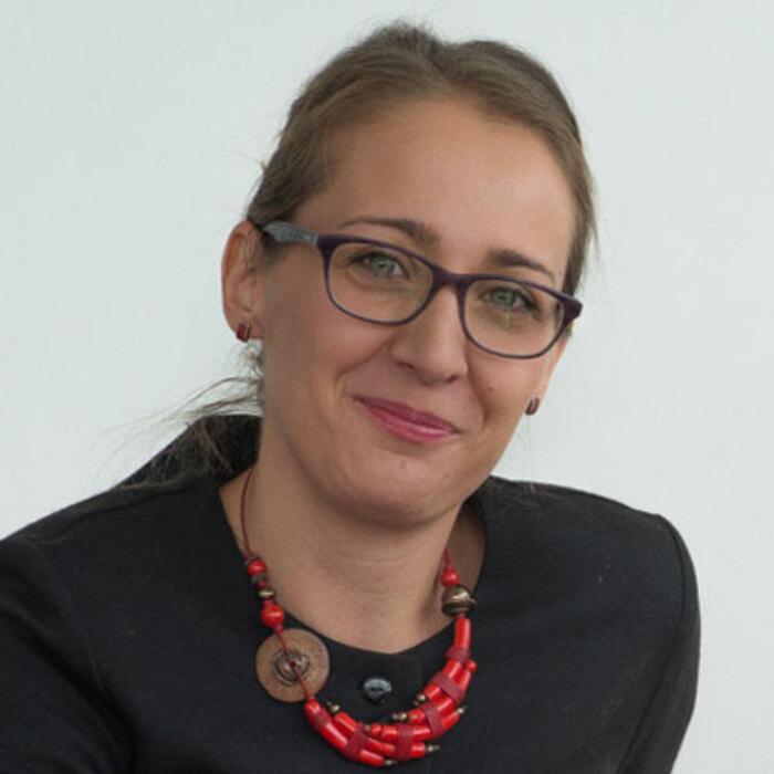 evelina-staikova-darikradio_700x700_crop_478b24840a