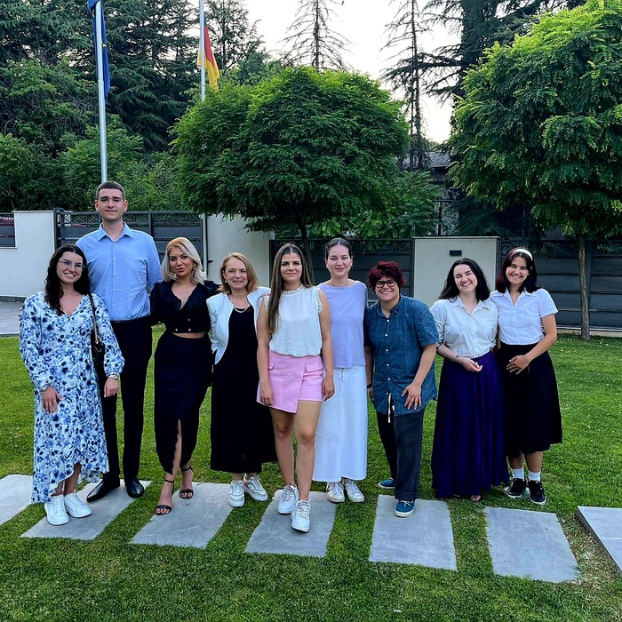 nb-uteam_700x700_crop_478b24840a